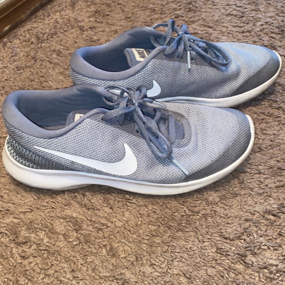Women Grey Nike Running Shoe
